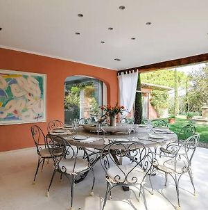 Featuring A Stunning Terrace For Al Fresco Dining And Spacious Gardens With Scents Of Provence Fréjus Exterior photo