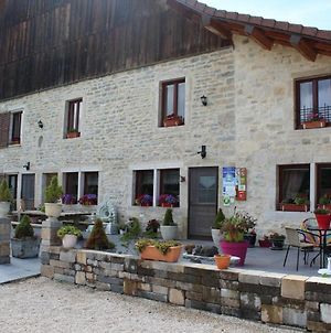 Hôtel La ferme de Ravieres à Orchamps-Vennes Exterior photo