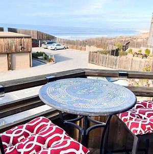 Beachfront Monterey Bay Condo With Pool Access! Exterior photo