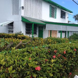 Appartement Rhonda'S Abode1 And 2 à Nassau Exterior photo
