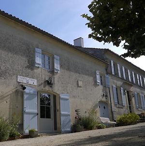 Chambres d'Hôtes - Les Bujours Saint-Georges-des-Côteaux Exterior photo
