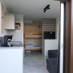 Appartement studio de 18 m2 et une terrasse de 9 m2 en rez-de chaussée entièrement refait à neuf avec accès direct à la plage Marseillan  Exterior photo