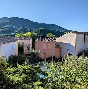 Maisonnette dans domaine avec piscine à Nyons, pays des olives Exterior photo