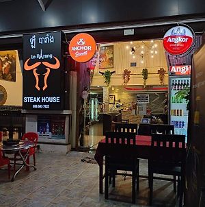 Le Barang Steakhouse & Guesthouse Sihanoukville Exterior photo