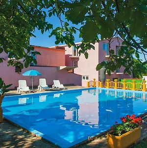 Beautiful Apartment In Valtursko Polje With Wifi And Outdoor Swimming Pool Pula Exterior photo