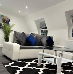 Amazing Central 1 Bed Apartment Watford  Exterior photo