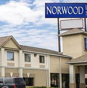Norwood Inn & Suites Columbus Exterior photo