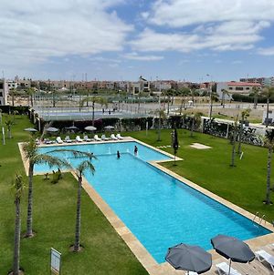 Bel appartement pied sur mer vue imprenable sur piscine et jardins Sidi Rahal  Exterior photo