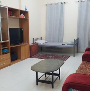 Private Room In A Furnished 1 Bhk Apartment With Free Parking On Premises Dubaï Exterior photo