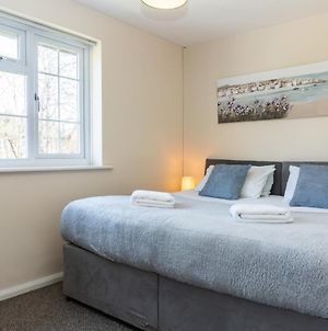 Modern 2 Bedroom House, Sleeps 5 With Parking And Garden Gloucester Exterior photo