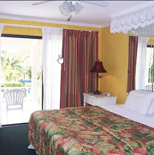 Sunrise Beach Club And Villas Paradise Island Room photo