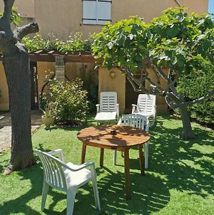 Appartement Romantic Studio With Private Garden à La Londe-les-Maures Exterior photo