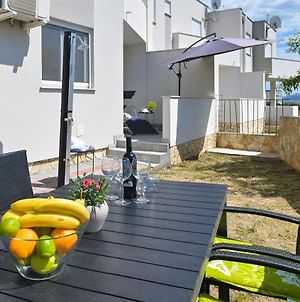 Sunny Apartment With Private Pool Novalja Exterior photo