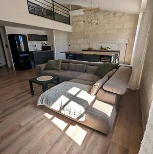 Appartement App design au centre des remparts d’Aigues-Mortes. Exterior photo