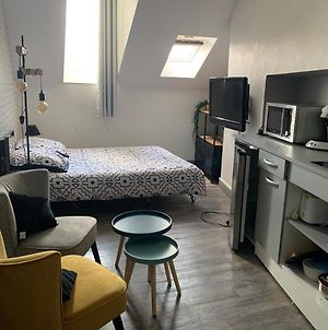 Appartement Charmant studio centre ville au calme avec wifi et parking gratuit à Orléans Exterior photo