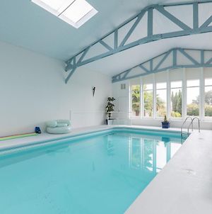 Villa Jolie maison avec piscine intérieure et sauna à Saint-Hilaire-de-Chaleons Exterior photo
