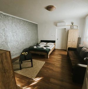 Appartement Mateas Apartament à Oradea Exterior photo