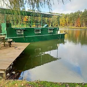 Hôtel le bateau sur lac privé de 2 hectares poissonneux au milieu des bois à Florennes Exterior photo