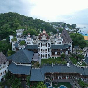 Tropicana Castle Dive Resort Puerto Galera Exterior photo