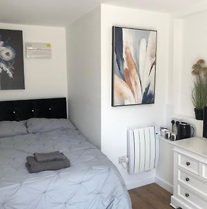 Appartement Lovely Modern Newly Decorated 1 Bed Studio à Newport  Exterior photo