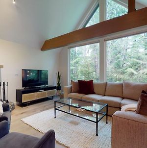 Spacious And Modern Vacation Home Ski In And Shuttle Out By Harmony Whistler Exterior photo