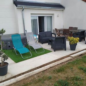charmante maison calme / jardin terrasse /jacuzzi Barjouville Exterior photo