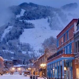 Downtown 2 Bedroom Mountain Vacation Rental In The Heart Of Downtown Aspen One Block From Silver Queen Gondola Exterior photo