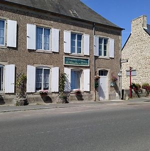 Chambres d'hôtes les Clématites en Cotentin Saint-Floxel Exterior photo