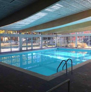 Appartement Appart. lumineux pour 4pers. avec piscine chauffée à Saint-Laurent-du-Jura Exterior photo