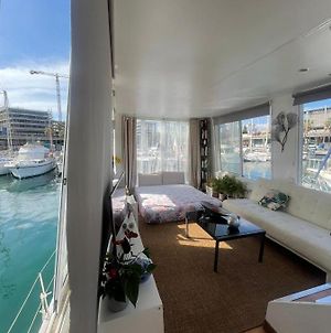 Light Bedroom In A Home Boat Barcelone Exterior photo