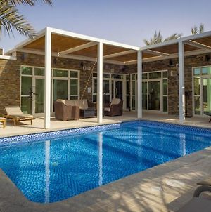 Villa Dar 66 Pool Chalets With Jacuzzi à Ras el Kaïmah Exterior photo