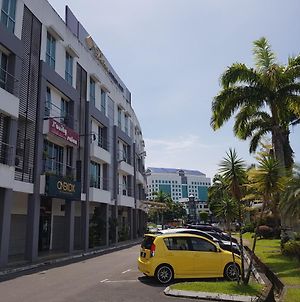 DeHome Boutique Hotel Kuching Exterior photo