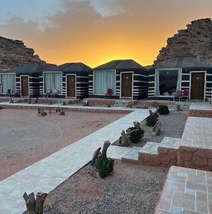 Hôtel Sand Star Camp à Wadi Rum Exterior photo
