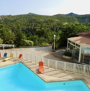 Spacieuse villa au calme avec grande piscine. Peypin Exterior photo
