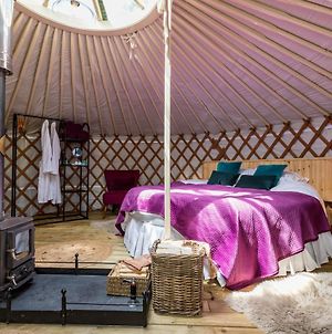 Hôtel Gaia'S Hideaway - Luxury Yurt With Hot Tub à Buxton  Exterior photo