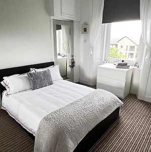1 Bedroom Flat In Tolcross, Glasgow Top Floor. Exterior photo