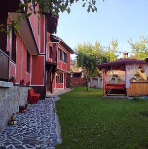 Hôtel Stai Za Gosti Dora à Koprivchtitsa Exterior photo