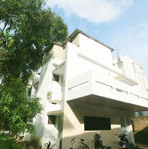 Hôtel Oyo 42127 Thomsun Garden à Kochi Exterior photo