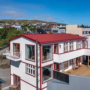 Appartement Downtown - Retro Decor - Stunning Views - Terrace à Tórshavn Exterior photo