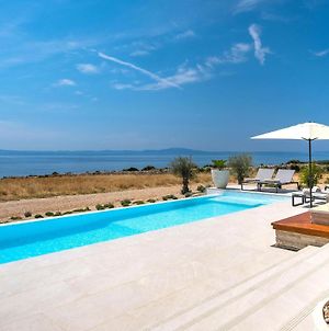 Stunning Home In Novalja With Jacuzzi, 4 Bedrooms And Wifi Exterior photo