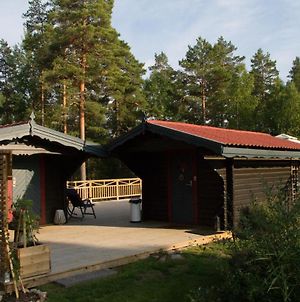 Timber Cottages With Jacuzzi And Sauna Near The Lake Vanern Karlstad Exterior photo