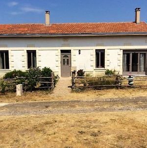Maison de 3 chambres avec jardin clos et wifi a Saint Bonnet sur Gironde Exterior photo