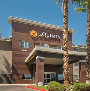 La Quinta Inn & Suites By Wyndham Las Vegas Nellis Exterior photo