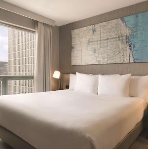 Hilton Chicago/Magnificent Mile Suites Exterior photo