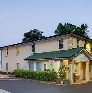 Motel Super 8 By Wyndham Charlotte Downtown Area Exterior photo