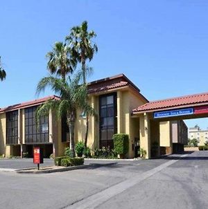 California Inn And Suites Bakersfield Exterior photo