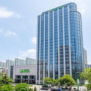 Holiday Inn City Centre Qingdao Exterior photo