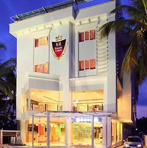 Hôtel Nm Royale County à Kochi Exterior photo