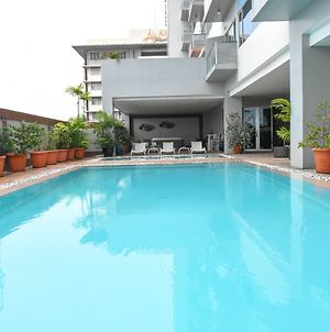 Aparthotel Alicia Apartelle à Cebu Exterior photo