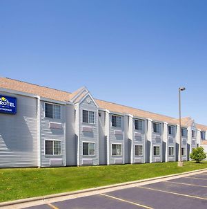 Microtel Inn & Suites By Wyndham Janesville Exterior photo